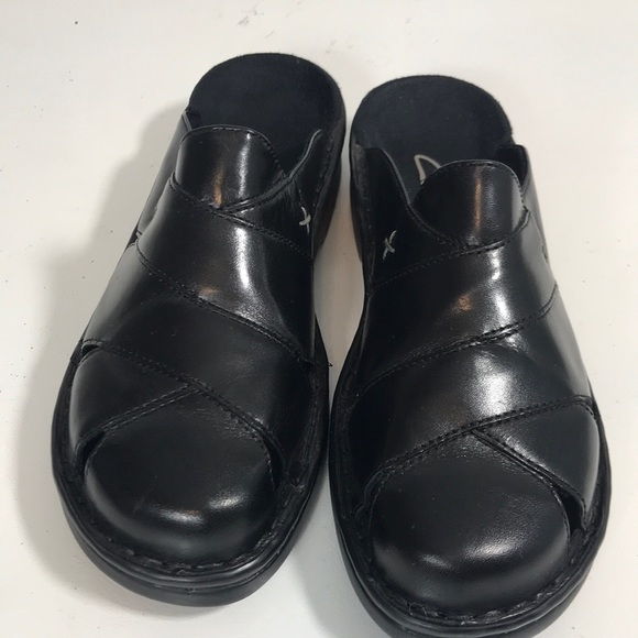 clarks womens black mules
